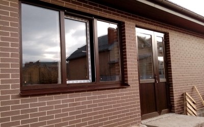 Трехстворчатое пластиковое окно